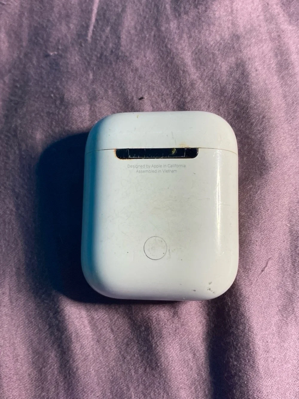 Apple White Wireless Earbud Headphones with Charging Case